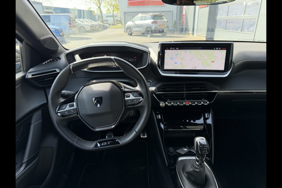 Peugeot 208 100pk GT (Camera - Keyless Entry - Parkeersensoren V+A - LED - Navigatie - Automatische Airco - Draadloos laden - Apple Carplay