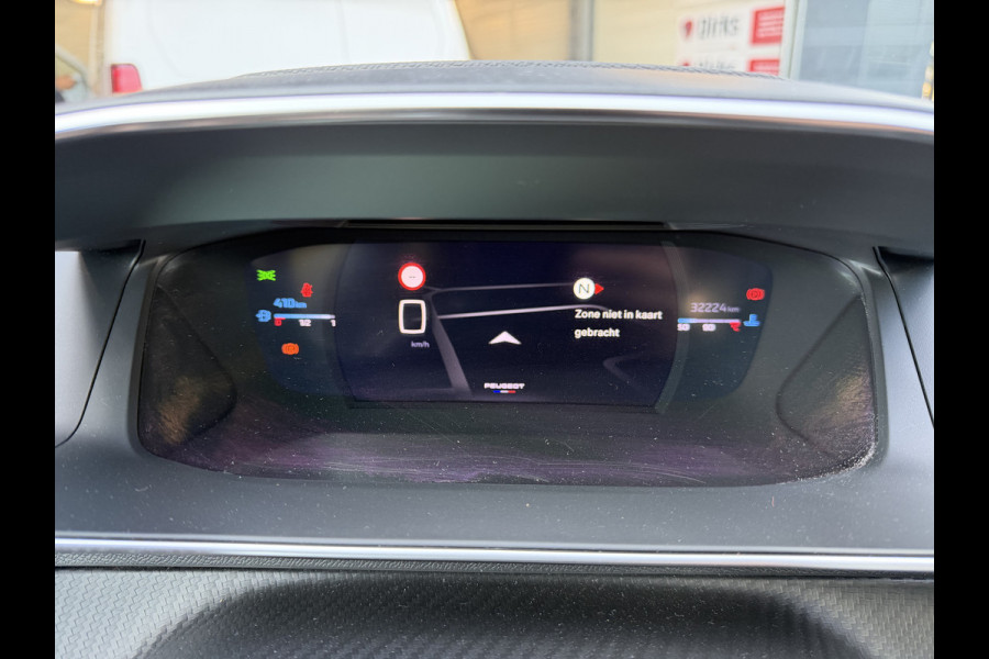 Peugeot 208 100pk GT (Camera - Keyless Entry - Parkeersensoren V+A - LED - Navigatie - Automatische Airco - Draadloos laden - Apple Carplay