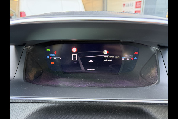 Peugeot 208 100pk GT (Camera - Keyless Entry - Parkeersensoren V+A - LED - Navigatie - Automatische Airco - Draadloos laden - Apple Carplay
