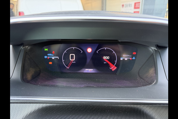 Peugeot 208 100pk GT (Camera - Keyless Entry - Parkeersensoren V+A - LED - Navigatie - Automatische Airco - Draadloos laden - Apple Carplay