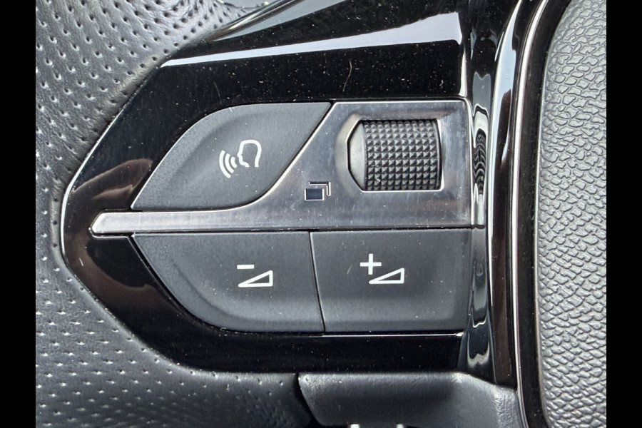 Peugeot 208 100pk GT (Camera - Keyless Entry - Parkeersensoren V+A - LED - Navigatie - Automatische Airco - Draadloos laden - Apple Carplay