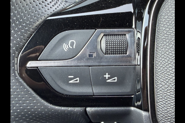 Peugeot 208 100pk GT (Camera - Keyless Entry - Parkeersensoren V+A - LED - Navigatie - Automatische Airco - Draadloos laden - Apple Carplay