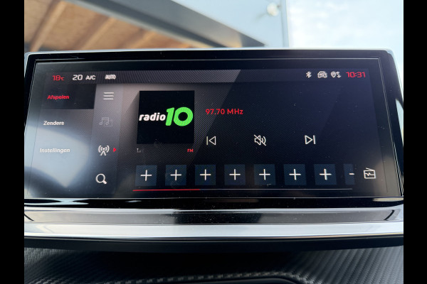 Peugeot 208 100pk GT (Camera - Keyless Entry - Parkeersensoren V+A - LED - Navigatie - Automatische Airco - Draadloos laden - Apple Carplay