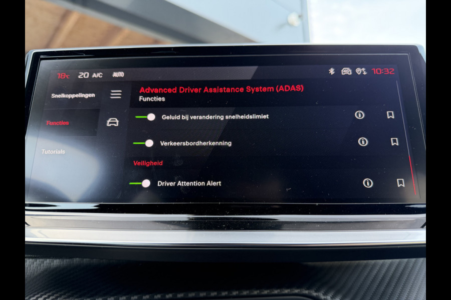 Peugeot 208 100pk GT (Camera - Keyless Entry - Parkeersensoren V+A - LED - Navigatie - Automatische Airco - Draadloos laden - Apple Carplay