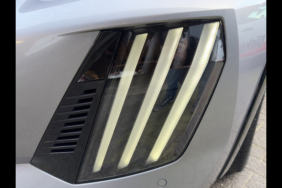 Peugeot 208 100pk GT (Camera - Keyless Entry - Parkeersensoren V+A - LED - Navigatie - Automatische Airco - Draadloos laden - Apple Carplay