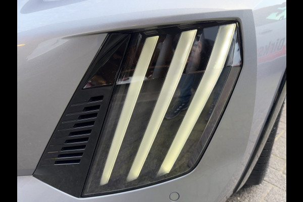 Peugeot 208 100pk GT (Camera - Keyless Entry - Parkeersensoren V+A - LED - Navigatie - Automatische Airco - Draadloos laden - Apple Carplay