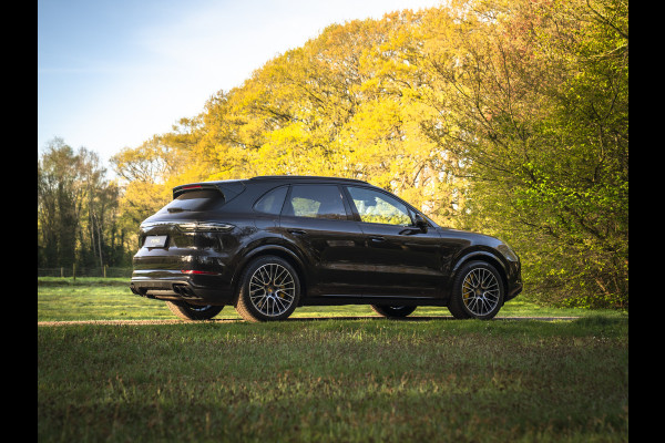 Porsche Cayenne 4.0 Turbo | 2e eigenaar | Pano-dak | Keramisch | 3D Surround View