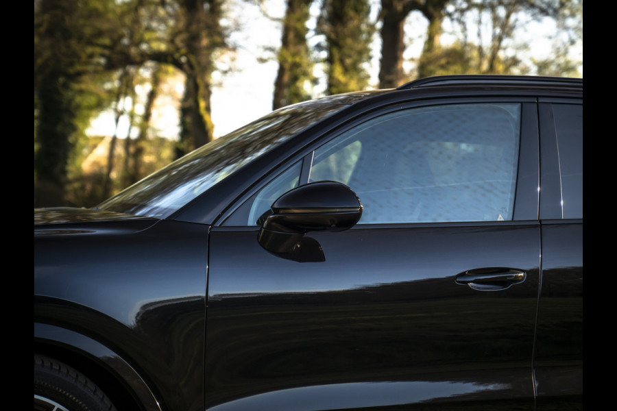 Porsche Cayenne 4.0 Turbo | 2e eigenaar | Pano-dak | Keramisch | 3D Surround View