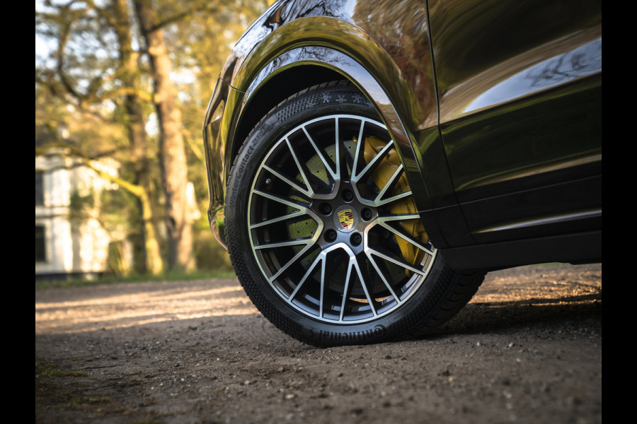 Porsche Cayenne 4.0 Turbo | 2e eigenaar | Pano-dak | Keramisch | 3D Surround View