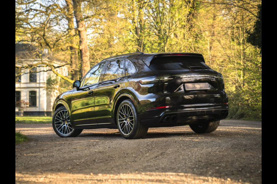 Porsche Cayenne 4.0 Turbo | 2e eigenaar | Pano-dak | Keramisch | 3D Surround View