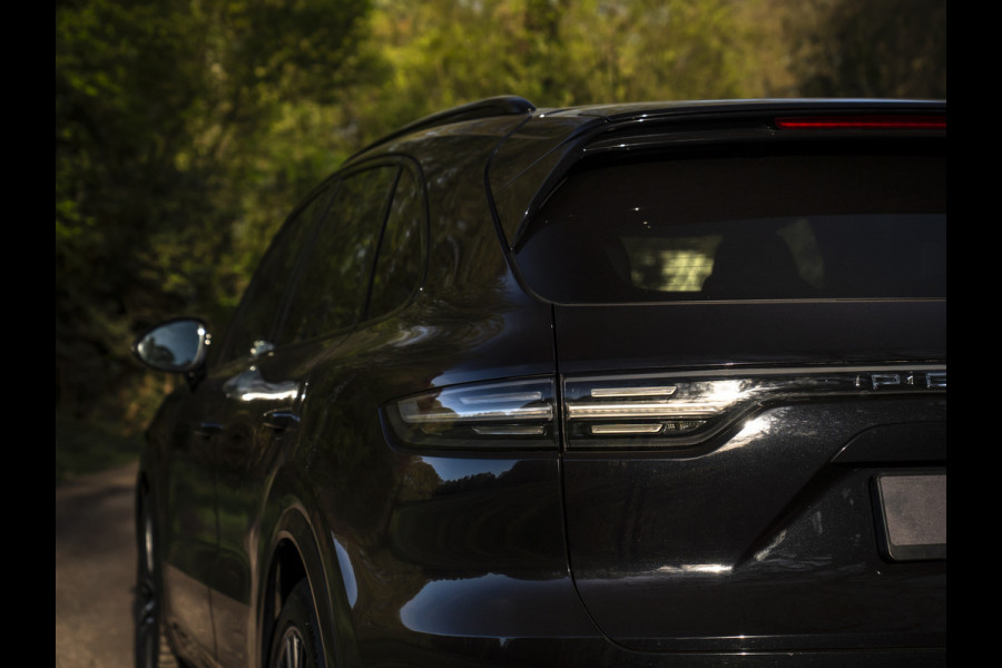 Porsche Cayenne 4.0 Turbo | 2e eigenaar | Pano-dak | Keramisch | 3D Surround View