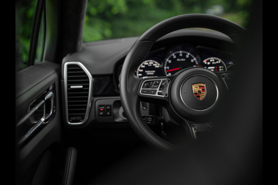 Porsche Cayenne 4.0 Turbo | 2e eigenaar | Pano-dak | Keramisch | 3D Surround View