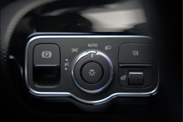 Mercedes-Benz CLA-Klasse Shooting Brake 180 Advantage AMG | Stoelverwarming | Parkeersensoren | Navigatie | Cruise Control | Keyless | Camera | Ambiance Verlichting | Climate Control