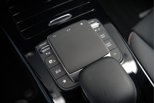 Mercedes-Benz CLA-Klasse Shooting Brake 180 Advantage AMG | Stoelverwarming | Parkeersensoren | Navigatie | Cruise Control | Keyless | Camera | Ambiance Verlichting | Climate Control