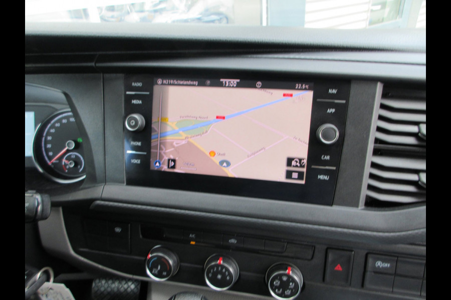 Volkswagen Transporter 2.0 TDI L2H1 150 pk automaat , 3 zits , navigatie , airco camera