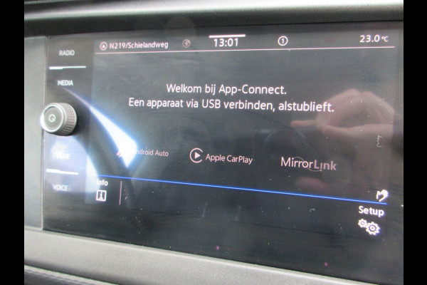 Volkswagen Transporter 2.0 TDI L2H1 150 pk automaat , 3 zits , navigatie , airco camera