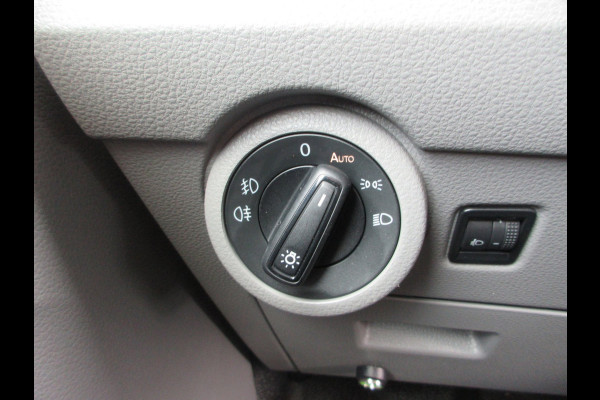 Volkswagen Transporter 2.0 TDI L2H1 150 pk automaat , 3 zits , navigatie , airco camera