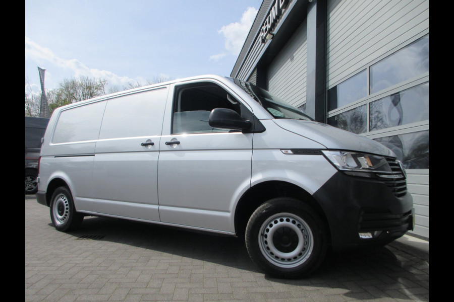 Volkswagen Transporter 2.0 TDI L2H1 150 pk automaat , 3 zits , navigatie , airco camera