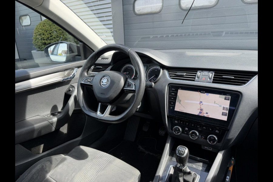 Škoda Octavia Combi 2.0 TDI Greentech Style Business | Panoramdak | Navigatie | DAB | Lichtmetalen Velgen | Carplay |
