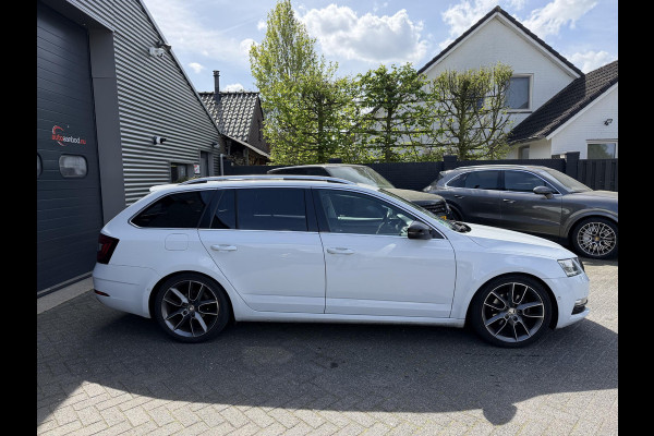 Škoda Octavia Combi 2.0 TDI Greentech Style Business | Panoramdak | Navigatie | DAB | Lichtmetalen Velgen | Carplay |