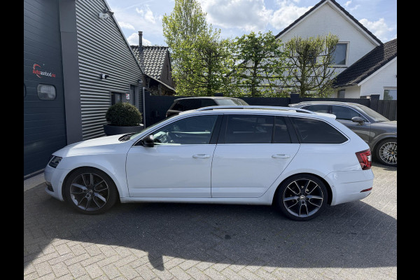 Škoda Octavia Combi 2.0 TDI Greentech Style Business | Panoramdak | Navigatie | DAB | Lichtmetalen Velgen | Carplay |