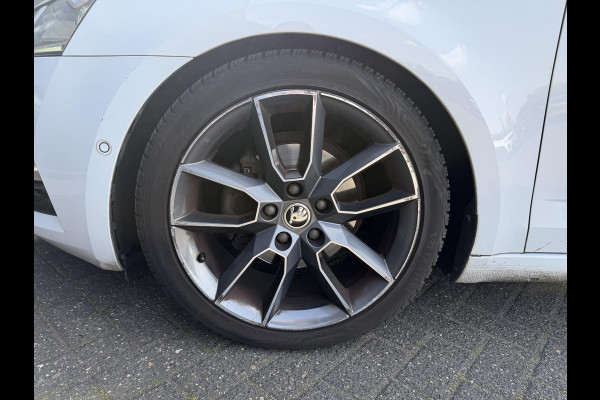 Škoda Octavia Combi 2.0 TDI Greentech Style Business | Panoramdak | Navigatie | DAB | Lichtmetalen Velgen | Carplay |