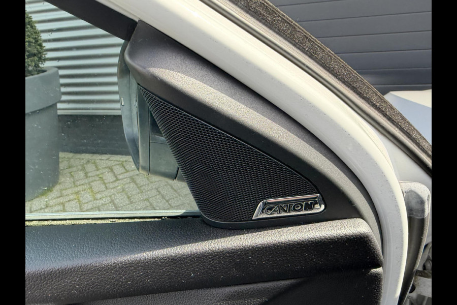 Škoda Octavia Combi 2.0 TDI Greentech Style Business | Panoramdak | Navigatie | DAB | Lichtmetalen Velgen | Carplay |