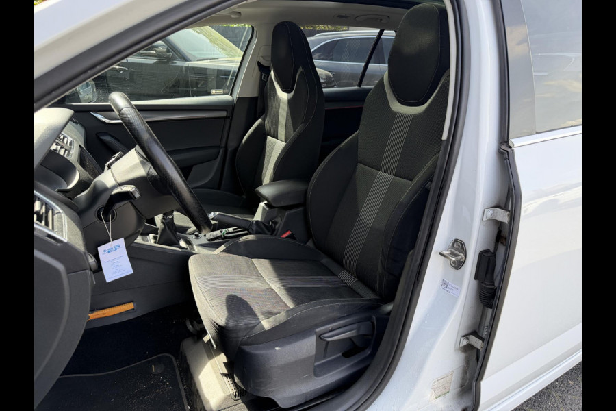 Škoda Octavia Combi 2.0 TDI Greentech Style Business | Panoramdak | Navigatie | DAB | Lichtmetalen Velgen | Carplay |