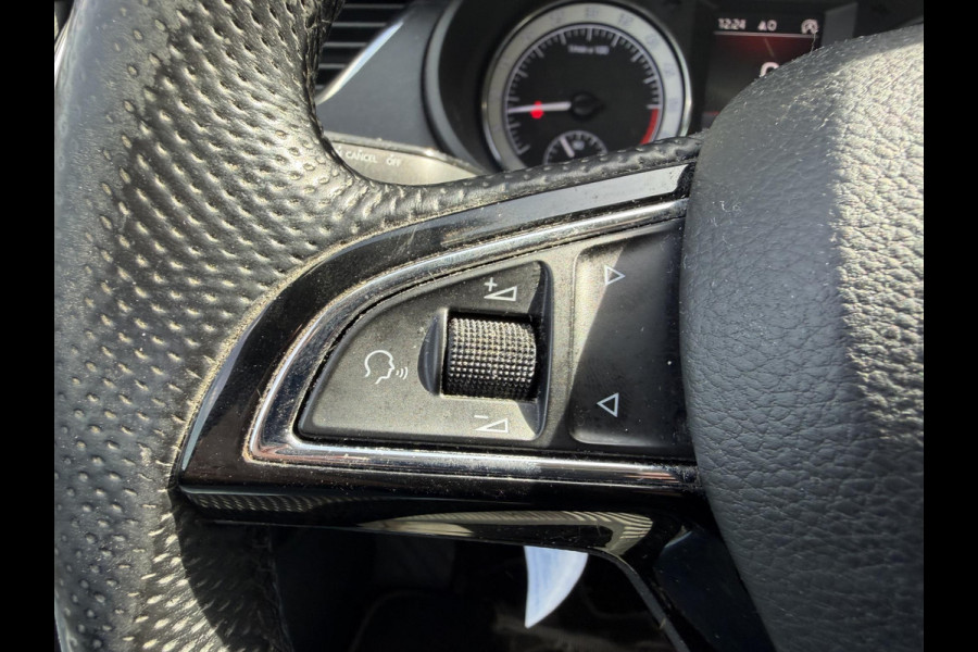Škoda Octavia Combi 2.0 TDI Greentech Style Business | Panoramdak | Navigatie | DAB | Lichtmetalen Velgen | Carplay |