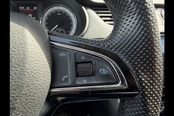 Škoda Octavia Combi 2.0 TDI Greentech Style Business | Panoramdak | Navigatie | DAB | Lichtmetalen Velgen | Carplay |