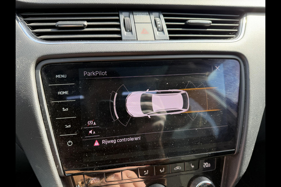 Škoda Octavia Combi 2.0 TDI Greentech Style Business | Panoramdak | Navigatie | DAB | Lichtmetalen Velgen | Carplay |