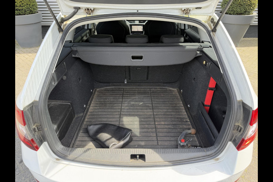 Škoda Octavia Combi 2.0 TDI Greentech Style Business | Panoramdak | Navigatie | DAB | Lichtmetalen Velgen | Carplay |