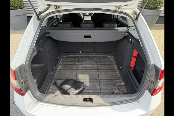 Škoda Octavia Combi 2.0 TDI Greentech Style Business | Panoramdak | Navigatie | DAB | Lichtmetalen Velgen | Carplay |