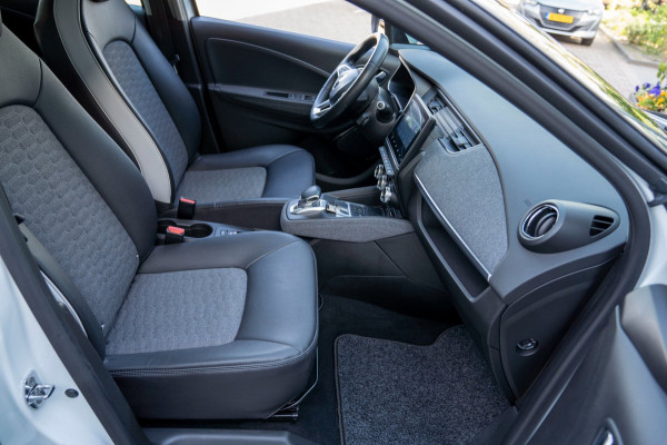 Renault ZOE R135 Evolution 52 kWh|Prijs rijklaar incl 12 mnd garantie| Camera Stuur/Stoelverwarming Blindspot Navi