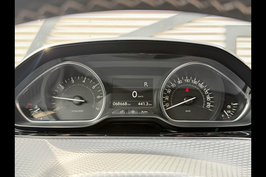 Peugeot 2008 1.2 PureTech Allure 1e Eigenaar|Navi|Camera|Clima|Cruise|Trekhaak|D-riem v.v. in 2024|Carplay|N.A.P|APK tot 03-2027