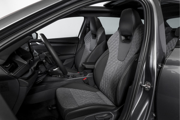 Škoda Octavia Combi 1.5 TSI MHEV 150 PK Sportline Tour | S/K-Panodak | Elek. Trekhaak | Matrix Led | Adapt. Cruise | Winterpakket | 13 inch Navi | Camera | NAV + App. Connect | ECC | Elek. Klep | LM 18" | 3196