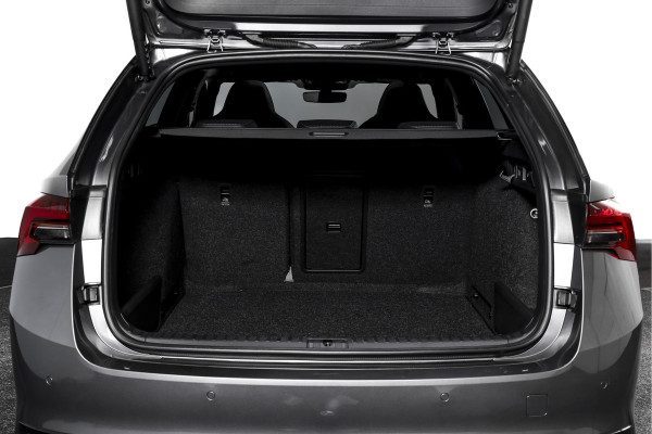 Škoda Octavia Combi 1.5 TSI MHEV 150 PK Sportline Tour | S/K-Panodak | Elek. Trekhaak | Matrix Led | Adapt. Cruise | Winterpakket | 13 inch Navi | Camera | NAV + App. Connect | ECC | Elek. Klep | LM 18" | 3196