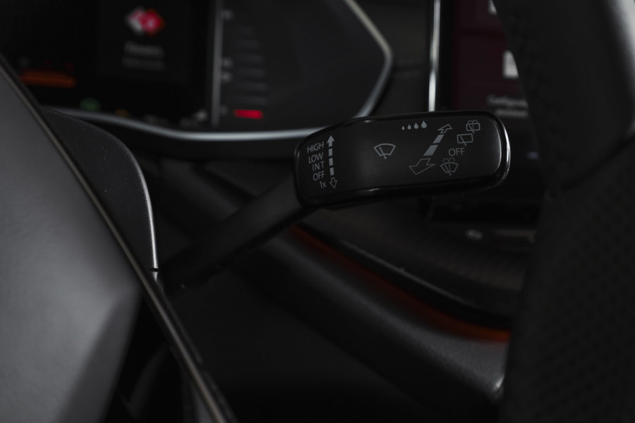 Škoda Octavia Combi 1.5 TSI MHEV 150 PK Sportline Tour | S/K-Panodak | Elek. Trekhaak | Matrix Led | Adapt. Cruise | Winterpakket | 13 inch Navi | Camera | NAV + App. Connect | ECC | Elek. Klep | LM 18" | 3196