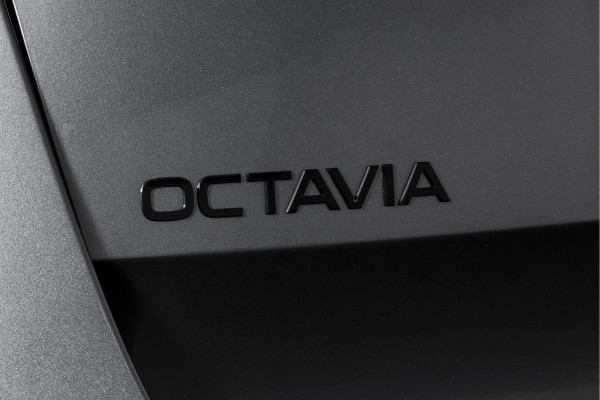 Škoda Octavia Combi 1.5 TSI MHEV 150 PK Sportline Tour | S/K-Panodak | Elek. Trekhaak | Matrix Led | Adapt. Cruise | Winterpakket | 13 inch Navi | Camera | NAV + App. Connect | ECC | Elek. Klep | LM 18" | 3196