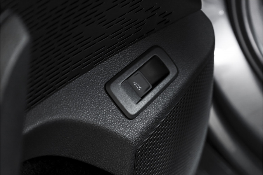 Škoda Octavia Combi 1.5 TSI MHEV 150 PK Sportline Tour | S/K-Panodak | Elek. Trekhaak | Matrix Led | Adapt. Cruise | Winterpakket | 13 inch Navi | Camera | NAV + App. Connect | ECC | Elek. Klep | LM 18" | 3196