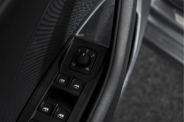 Škoda Octavia Combi 1.5 TSI MHEV 150 PK Sportline Tour | S/K-Panodak | Elek. Trekhaak | Matrix Led | Adapt. Cruise | Winterpakket | 13 inch Navi | Camera | NAV + App. Connect | ECC | Elek. Klep | LM 18" | 3196