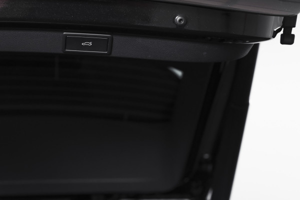 Škoda Octavia Combi 1.5 TSI MHEV 150 PK Sportline Tour | S/K-Panodak | Elek. Trekhaak | Matrix Led | Adapt. Cruise | Winterpakket | 13 inch Navi | Camera | NAV + App. Connect | ECC | Elek. Klep | LM 18" | 3196