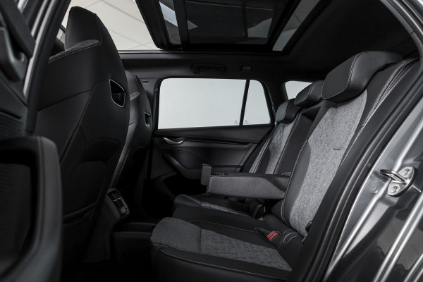 Škoda Octavia Combi 1.5 TSI MHEV 150 PK Sportline Tour | S/K-Panodak | Elek. Trekhaak | Matrix Led | Adapt. Cruise | Winterpakket | 13 inch Navi | Camera | NAV + App. Connect | ECC | Elek. Klep | LM 18" | 3196