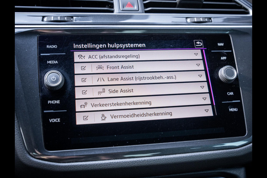 Volkswagen Tiguan 1.5 TSI R-Line Business+ - Pano l Full Led l Camera l ACC l Auto carplay