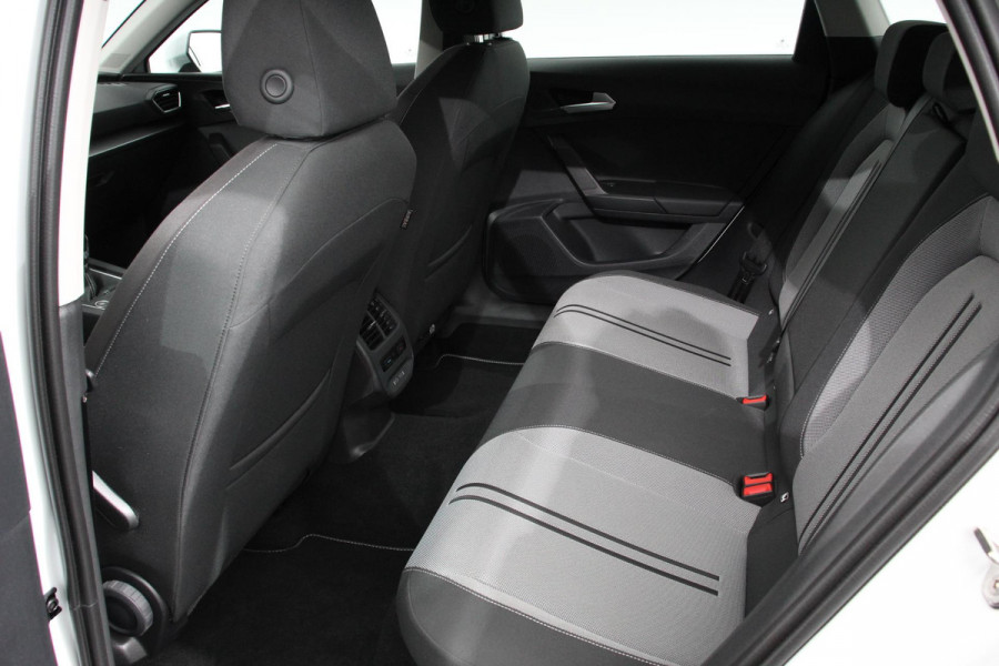 Seat Leon Sportstourer 1.0 TSI Style Nieuw Type ! Navigatie Climate control Cruise adaptive Led Virtual Cockpit Lichtmetalen Velgen Parkeer sensoren Getinte ruiten