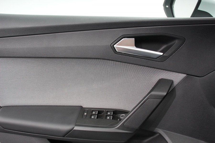 Seat Leon Sportstourer 1.0 TSI Style Nieuw Type ! Navigatie Climate control Cruise adaptive Led Virtual Cockpit Lichtmetalen Velgen Parkeer sensoren Getinte ruiten