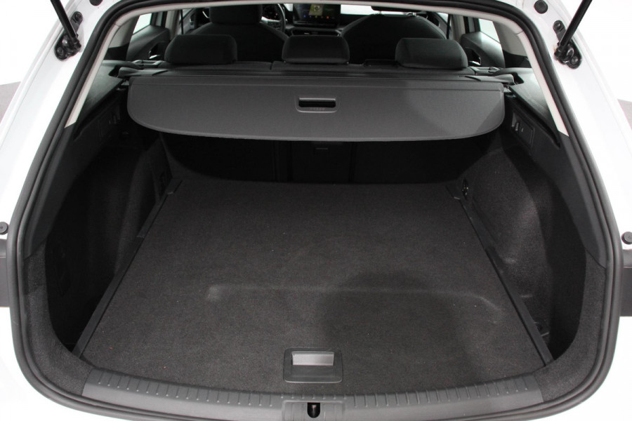 Seat Leon Sportstourer 1.0 TSI Style Nieuw Type ! Navigatie Climate control Cruise adaptive Led Virtual Cockpit Lichtmetalen Velgen Parkeer sensoren Getinte ruiten