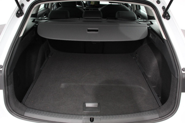 Seat Leon Sportstourer 1.0 TSI Style Nieuw Type ! Navigatie Climate control Cruise adaptive Led Virtual Cockpit Lichtmetalen Velgen Parkeer sensoren Getinte ruiten