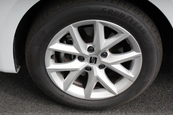 Seat Leon Sportstourer 1.0 TSI Style Nieuw Type ! Navigatie Climate control Cruise adaptive Led Virtual Cockpit Lichtmetalen Velgen Parkeer sensoren Getinte ruiten