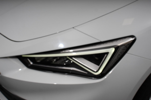 Seat Leon Sportstourer 1.0 TSI Style Nieuw Type ! Navigatie Climate control Cruise adaptive Led Virtual Cockpit Lichtmetalen Velgen Parkeer sensoren Getinte ruiten